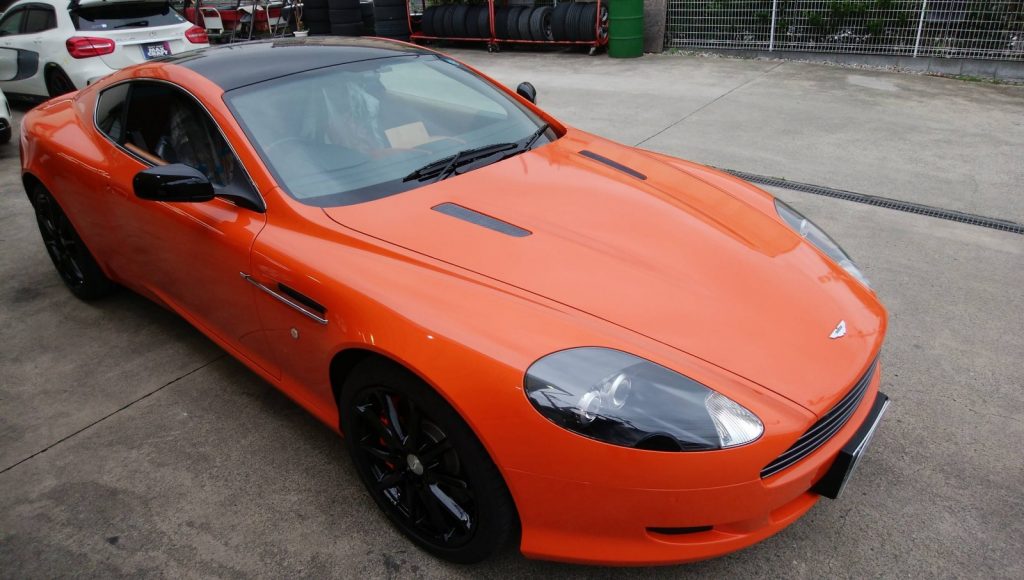 アストンマーチンDB9 フルラッピングの施工例 | 鈑金塗装/板金塗装は