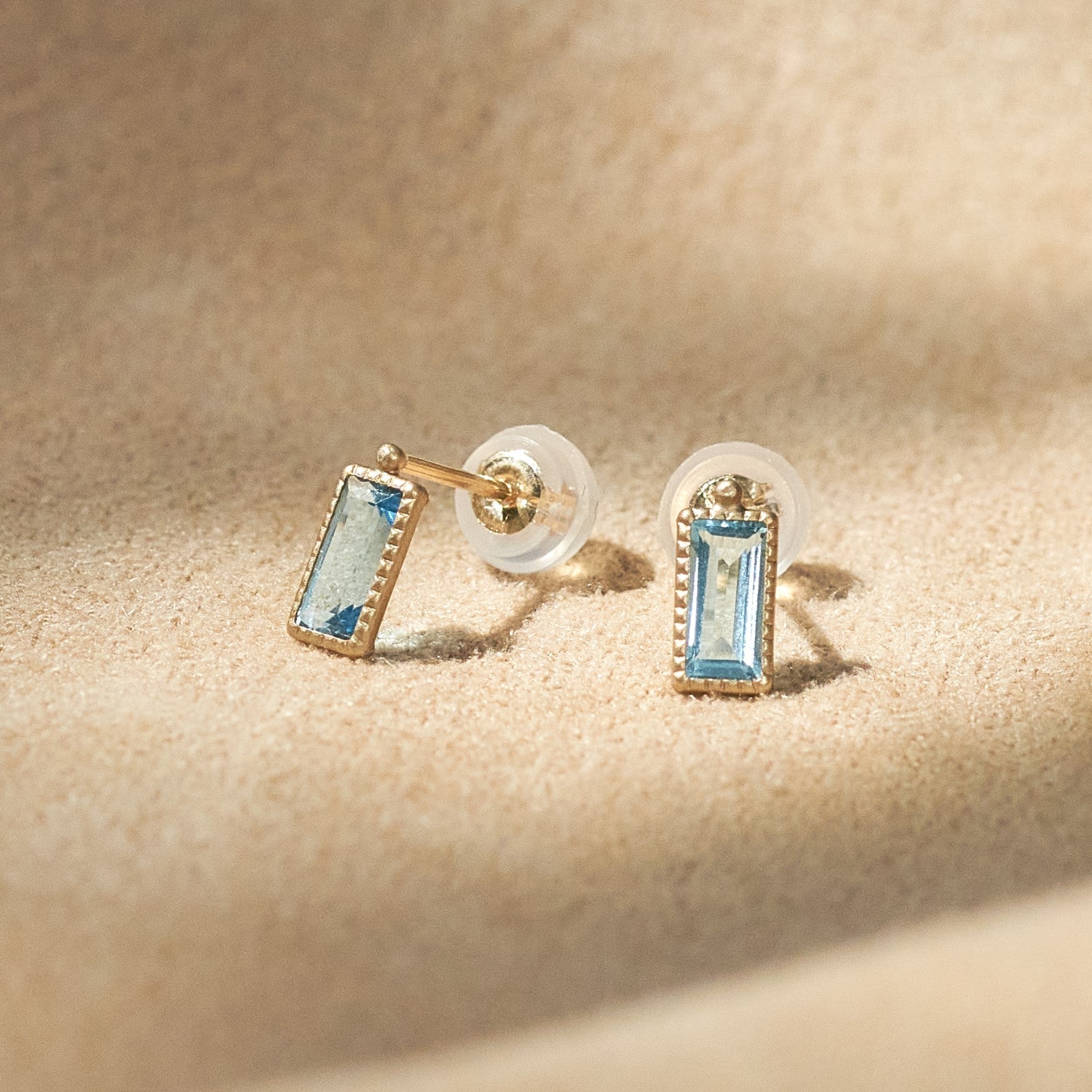 K10 つや消し スクエア ピアス（ブルートパーズ）- me.（エムイードット）