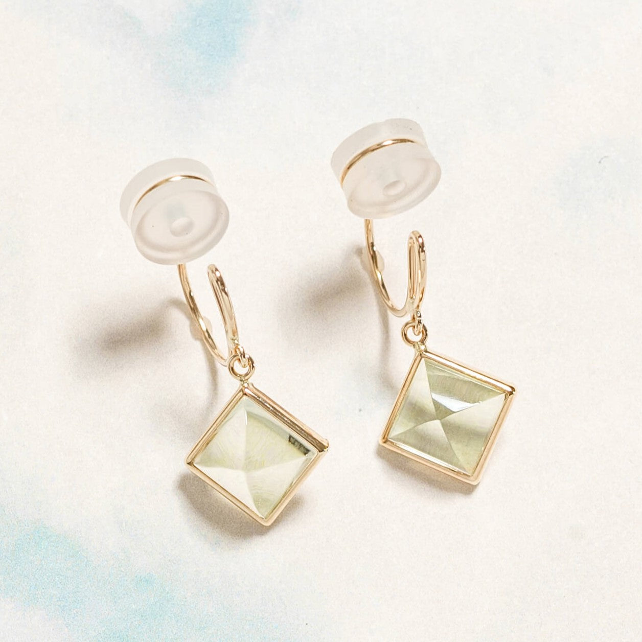 K10 カラーストーン イヤリング（レモンクォーツ）- me.（エムイードット）
