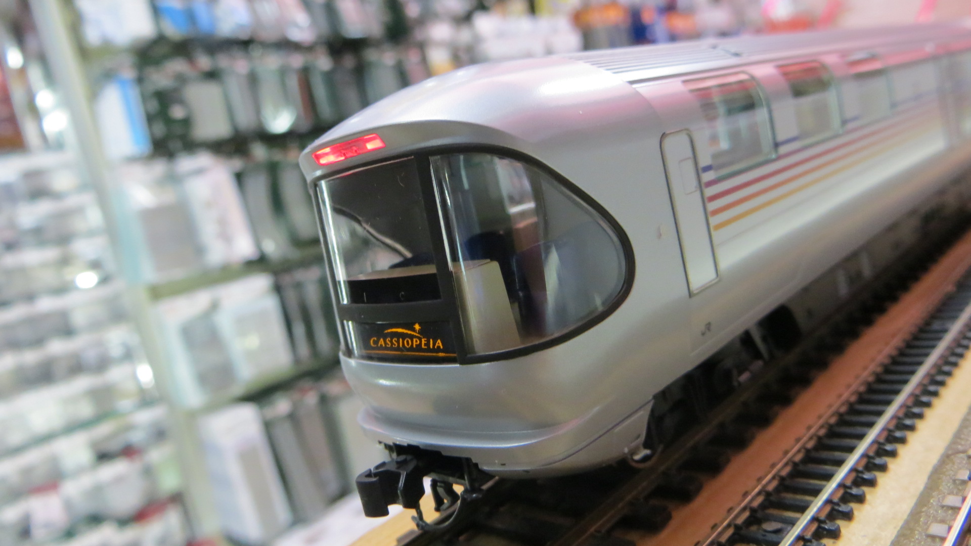 TOMIX HOｹﾞｰｼﾞ E26系ｶｼｵﾍﾟｱ入荷です♪ | 明和模型