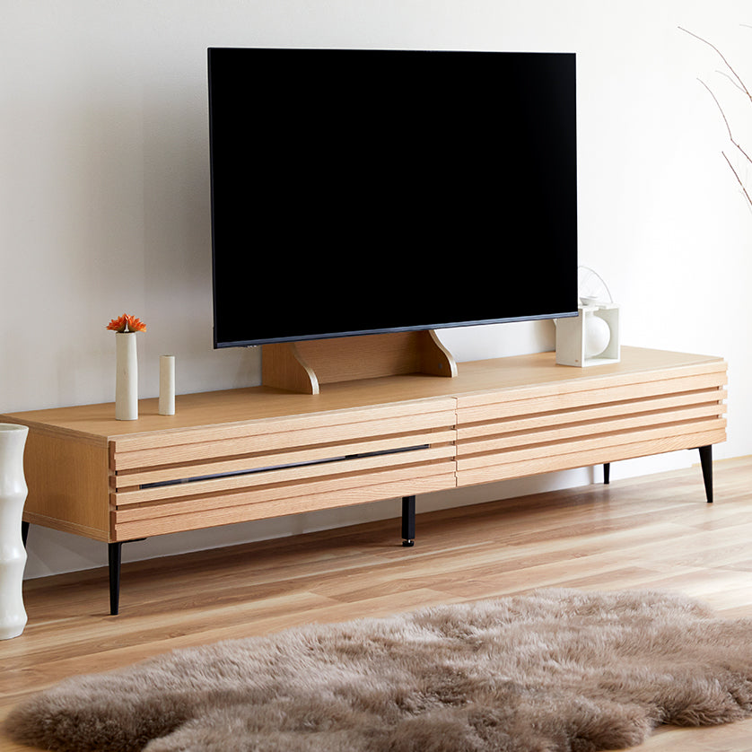 テレビボード 幅210cm ROGUE / ローグ 無垢 扉を閉めたままリモコン