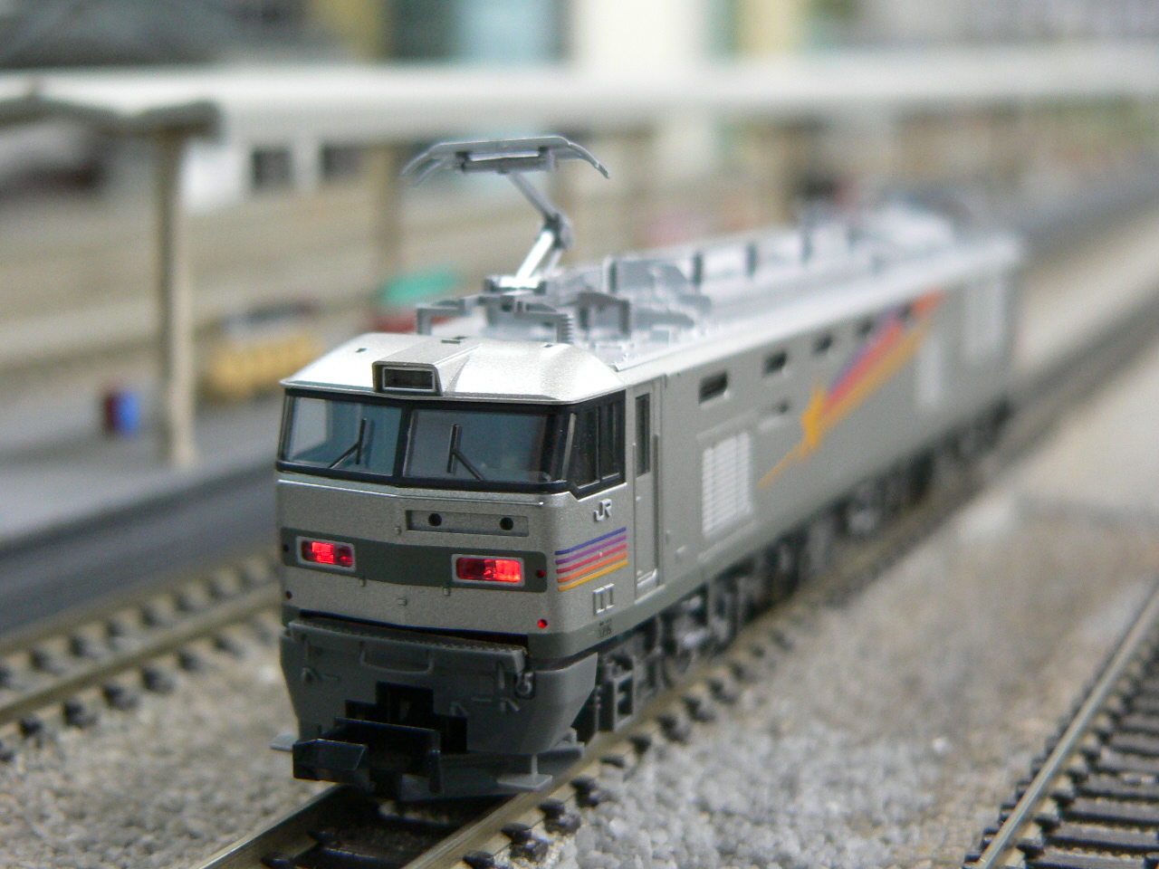 トミックスのEF510－500北斗星とカシオペアのテールライト点灯