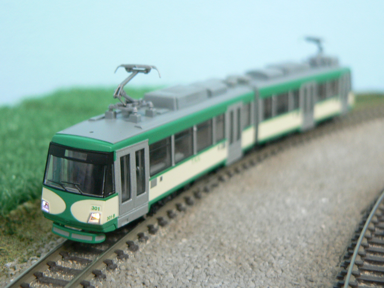 モデモの東急300形のヘッドライトを点灯化しました。: もけいや松原