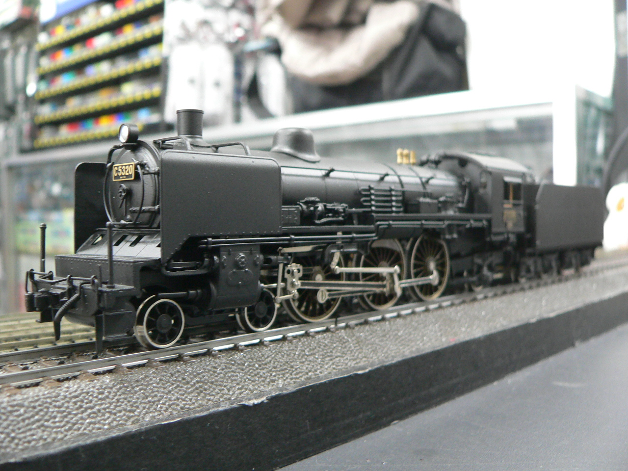 先日製作したカツミのHOゲージ、C53をグレードアップしました