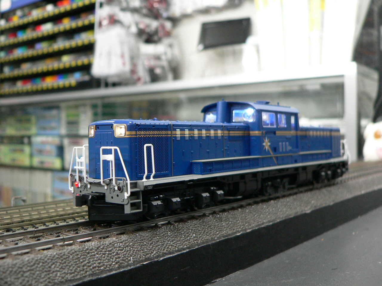 カトーのHOゲージ、DD51北斗星色のDCCサウンド搭載特製品を