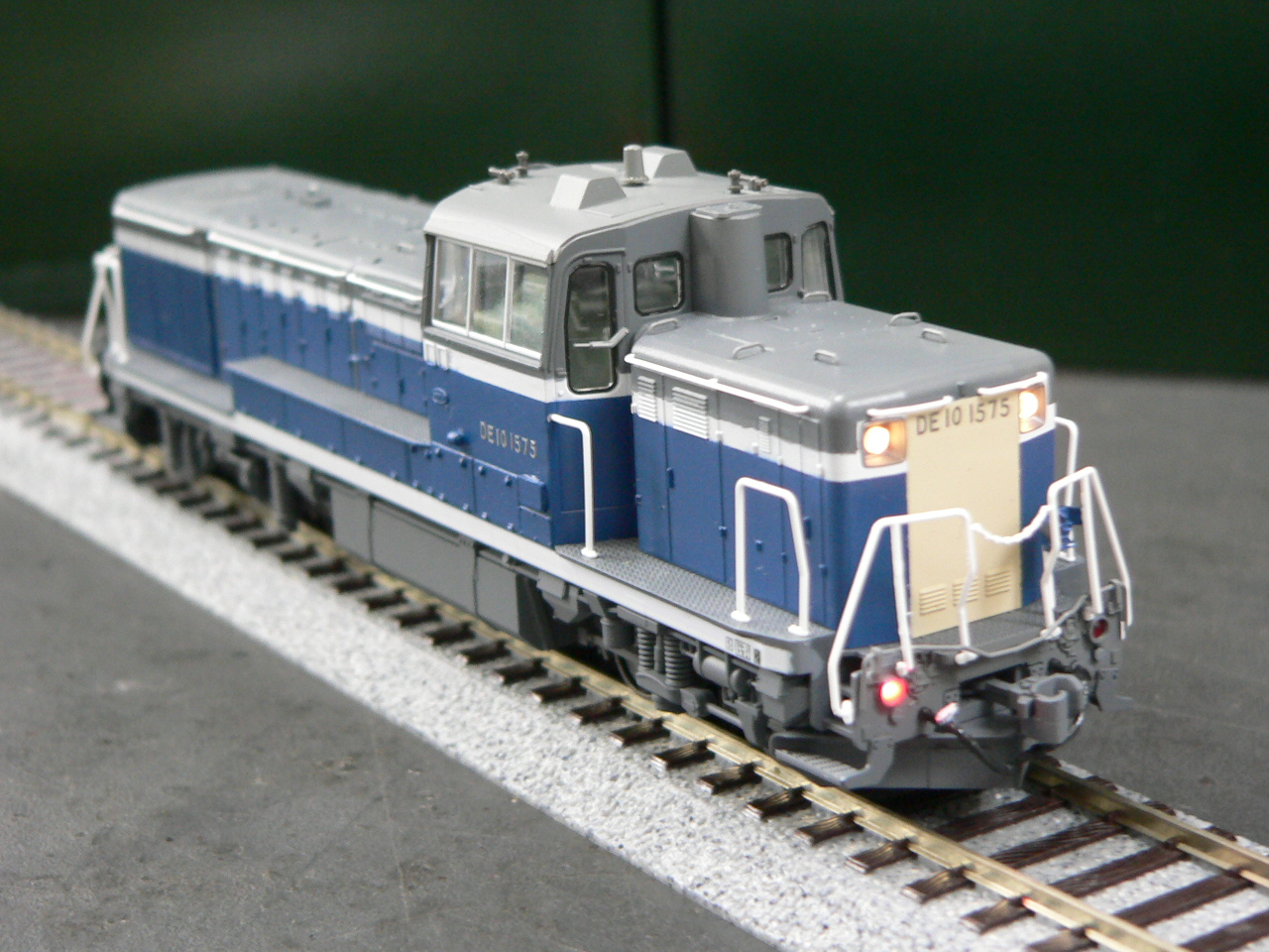 カトーのHOゲージ加工品、DE10－1575号機の青更新色を
