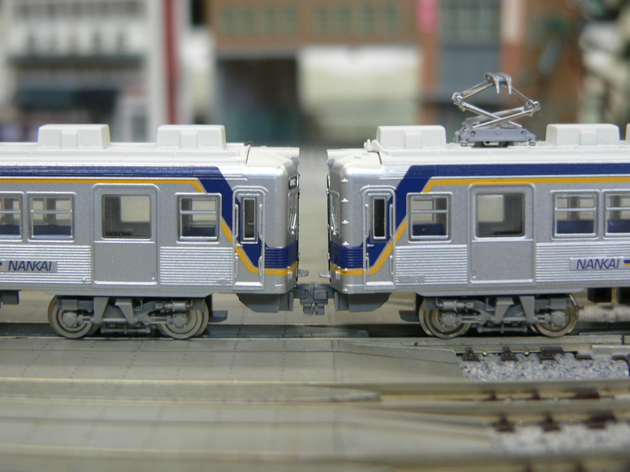 トミーテックの鉄コレ、南海6000系後期型冷房改造車のライトを点灯