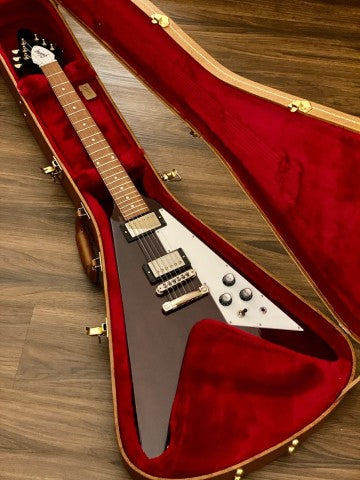 Gibson 2018 Flying V with Case in Aged Cherry – nafiriguitar.com
