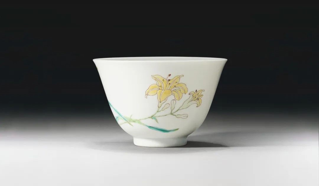 雍正粉彩：千年窑火淬炼的雅器，为何屡创拍卖奇迹？​.连拍臻动态