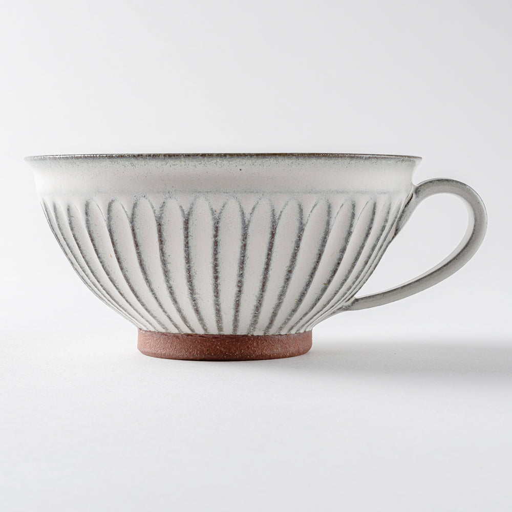 雅峰窯 鎬・ティーカップ(内ターコイズブルー、外白) ¥2,860 大人の焼き物