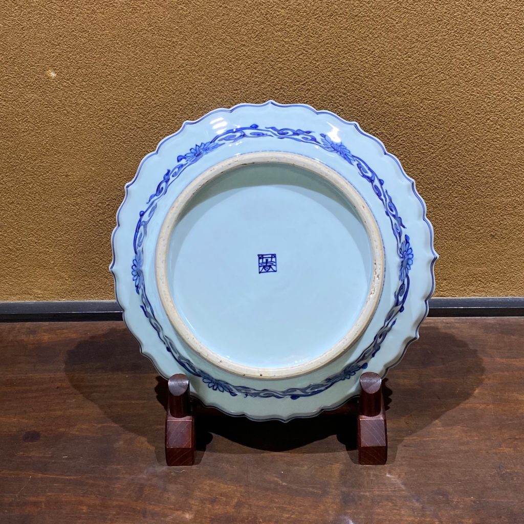 二代川瀬竹春（古余呂技）祥瑞兎文針木大皿 共箱 | 小野静観堂