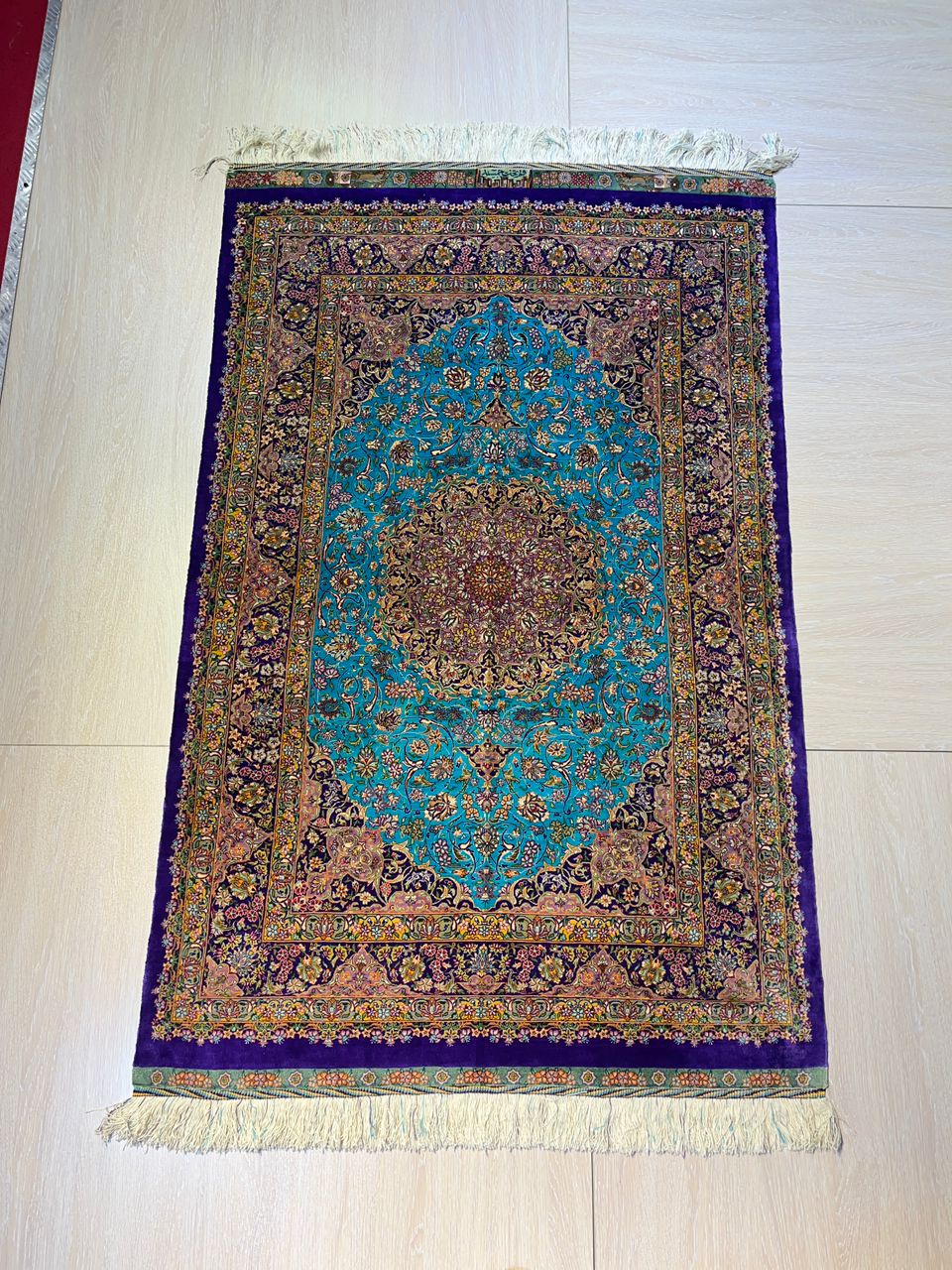 高級ペルシャ絨毯クム産シルク100％ タフテ・ジャムシード 156×100cm