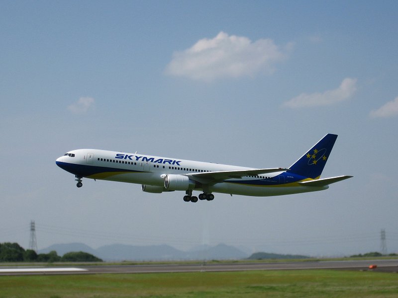 SKYMARK B767-300ER