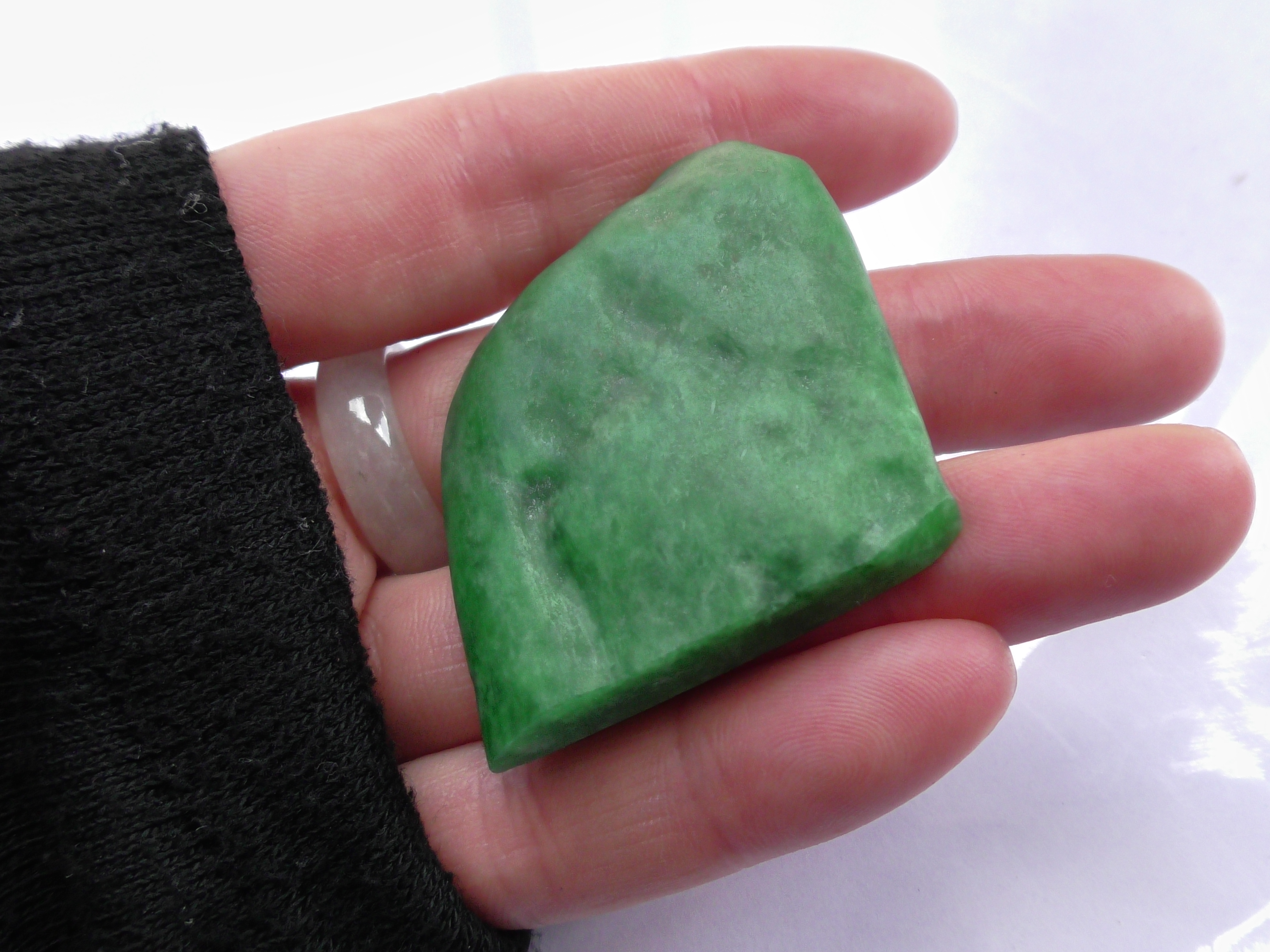 本翡翠彫刻用原石 緑の扉 – 翡翠市場からの便り