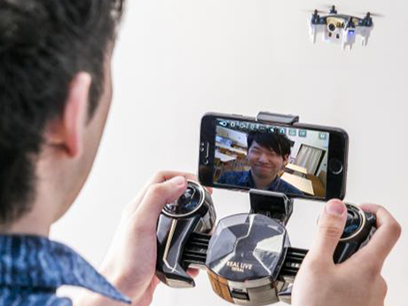 12,000円で空撮やFPVも可能な20gのドローン。気圧センサーで安定飛行