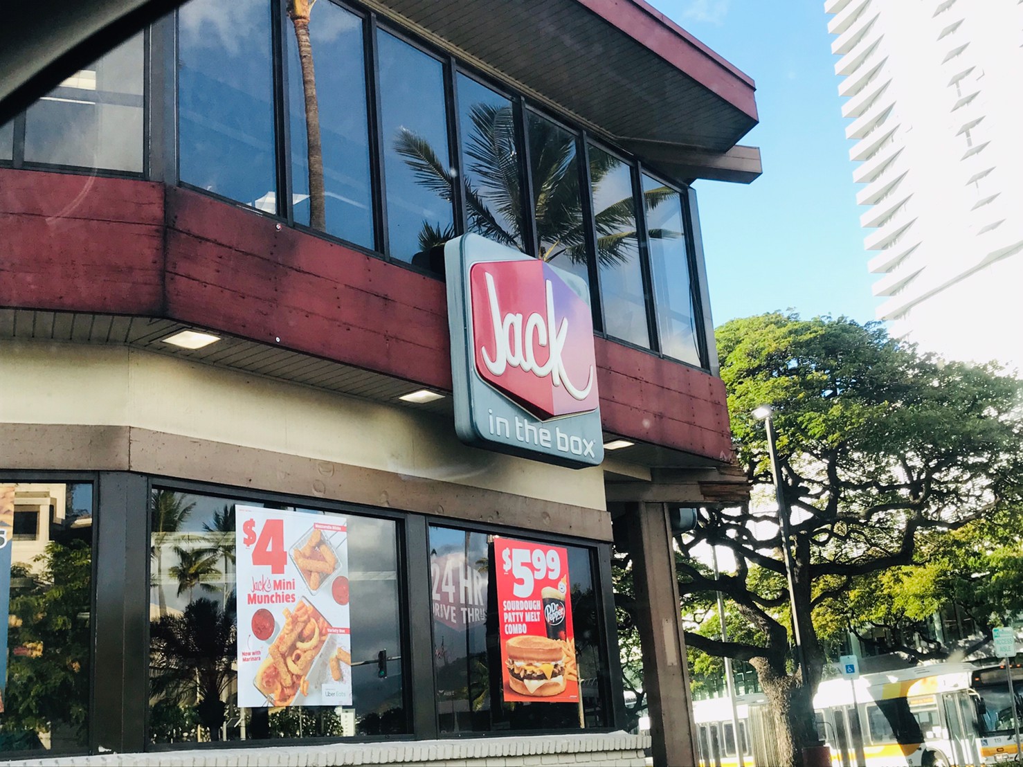 ロコ大好き！日本未上陸のファーストフード店「Jack in the box
