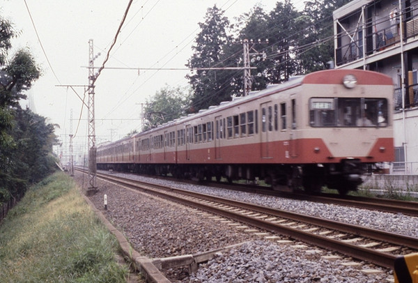 西武鉄道 赤電の時代 411系 その1: B767-281のブログ