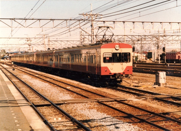 西武鉄道 赤電の時代 411系 その1: B767-281のブログ