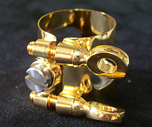 BULLSEYE ENTERPRISE | ハンドメイドのリガチャー、マウスピースを製造