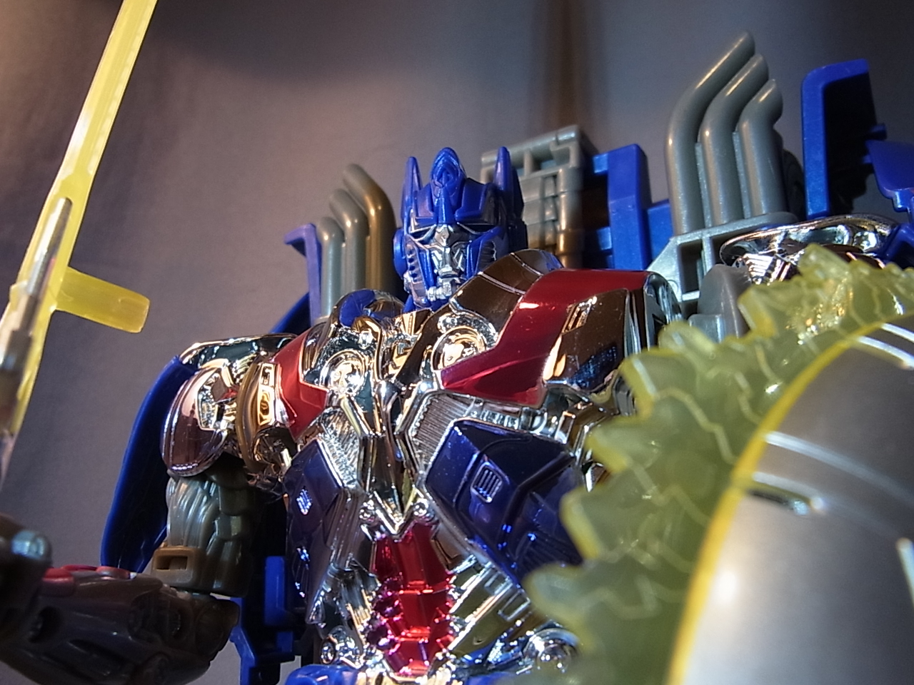 新しい司令官には新しい役割が与えられていた。（トランスフォーマー4