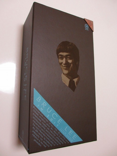 ホットトイズ マイコン ブルース・リー ビジネススーツ版 レビュー