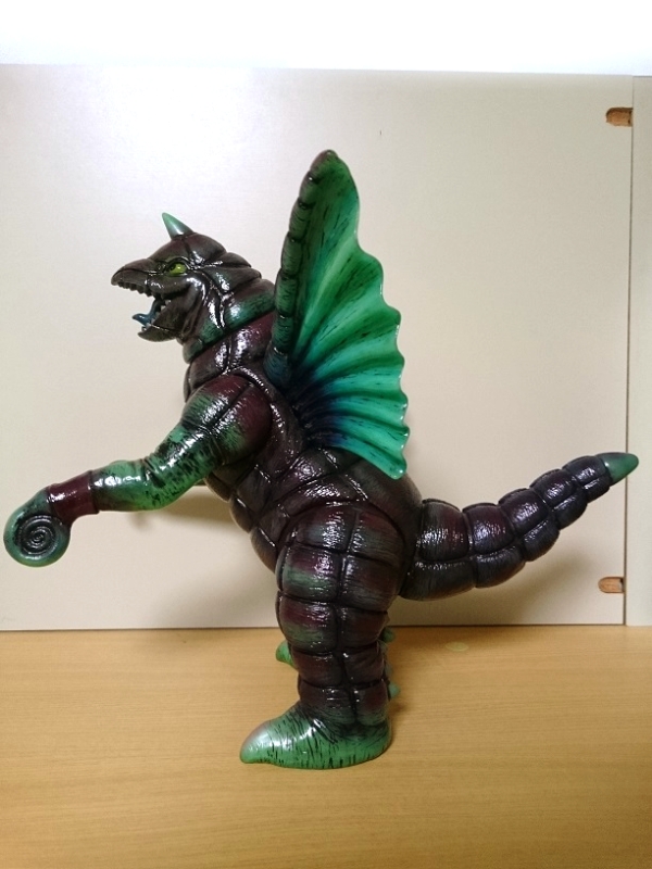 アートストーム製怪獣ソフビ「楳図かずお版ドラコ」 - 大怪獣バトル