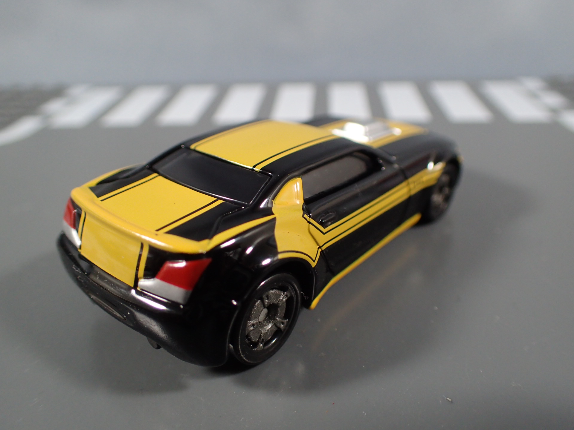 世界を駆ける、軽快に走る！（日本未発売TOMICA (アジア限定