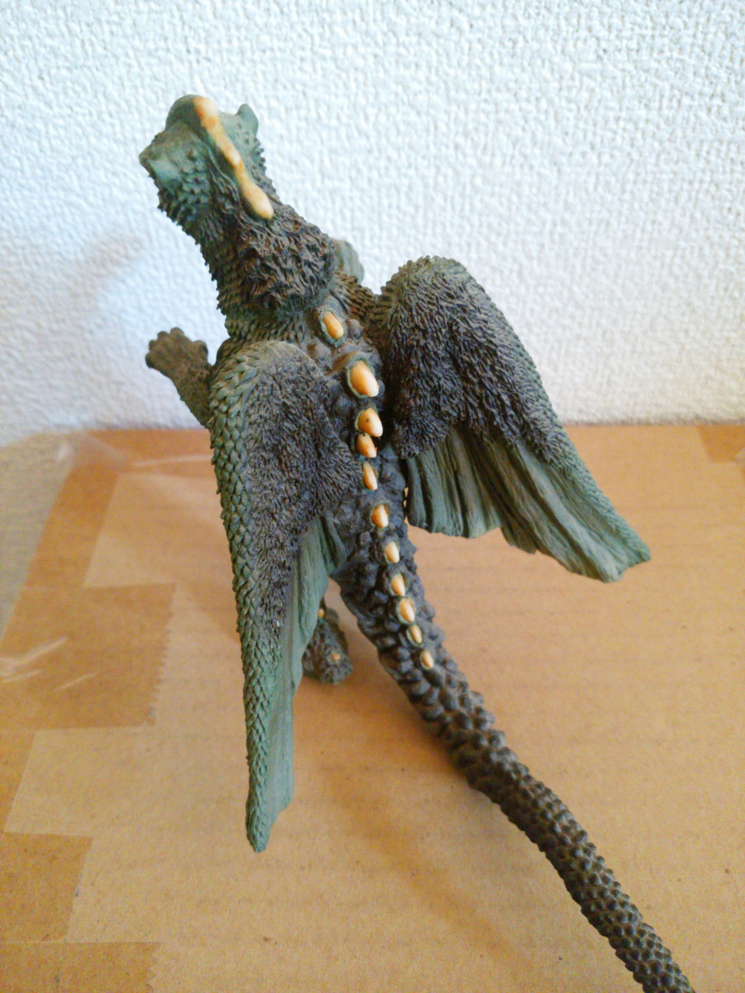 大巨獣ガッパ羽田空港親子再会ビネット《ガッパ雌》 | 特撮大百科