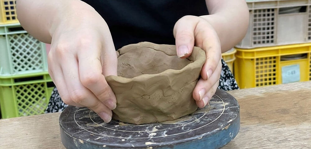 三彩焼」の里で、世界に一つの陶器を「手びねり」で作ろう！ | 冒険県