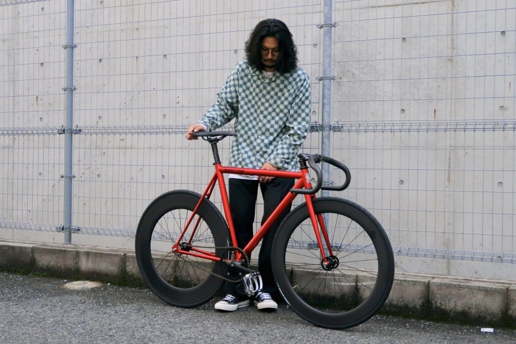 思いっきり攻めようよ、このフレームは。 | ブローチャーズ - BROTURES