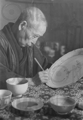 有田焼 12代酒井田柿右衛門 - 西日本新聞フォトライブラリー