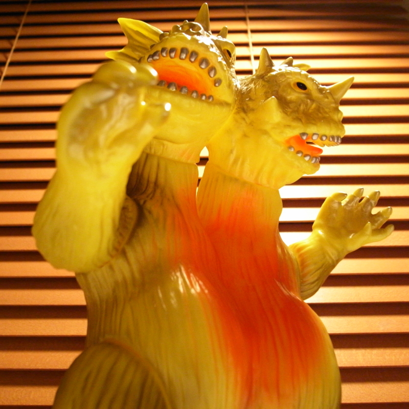 ZOLLMEN 双生獣バジラ RUMBLE MONSTERS Ver. - エスムスザイン es muss