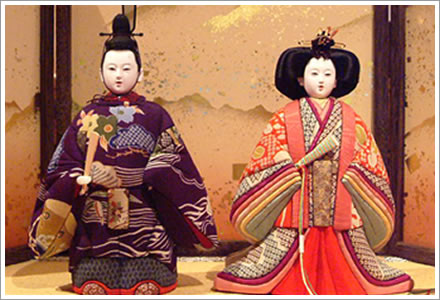 天保三年（1838年）創業の老舗陶磁器専門店。武内陶器店