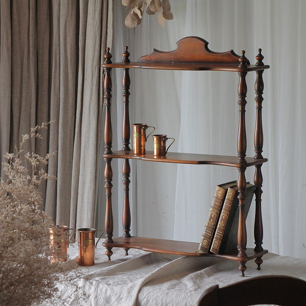 華奢な印象のマホガニー材ナポレオンシェルフ フランスアンティーク