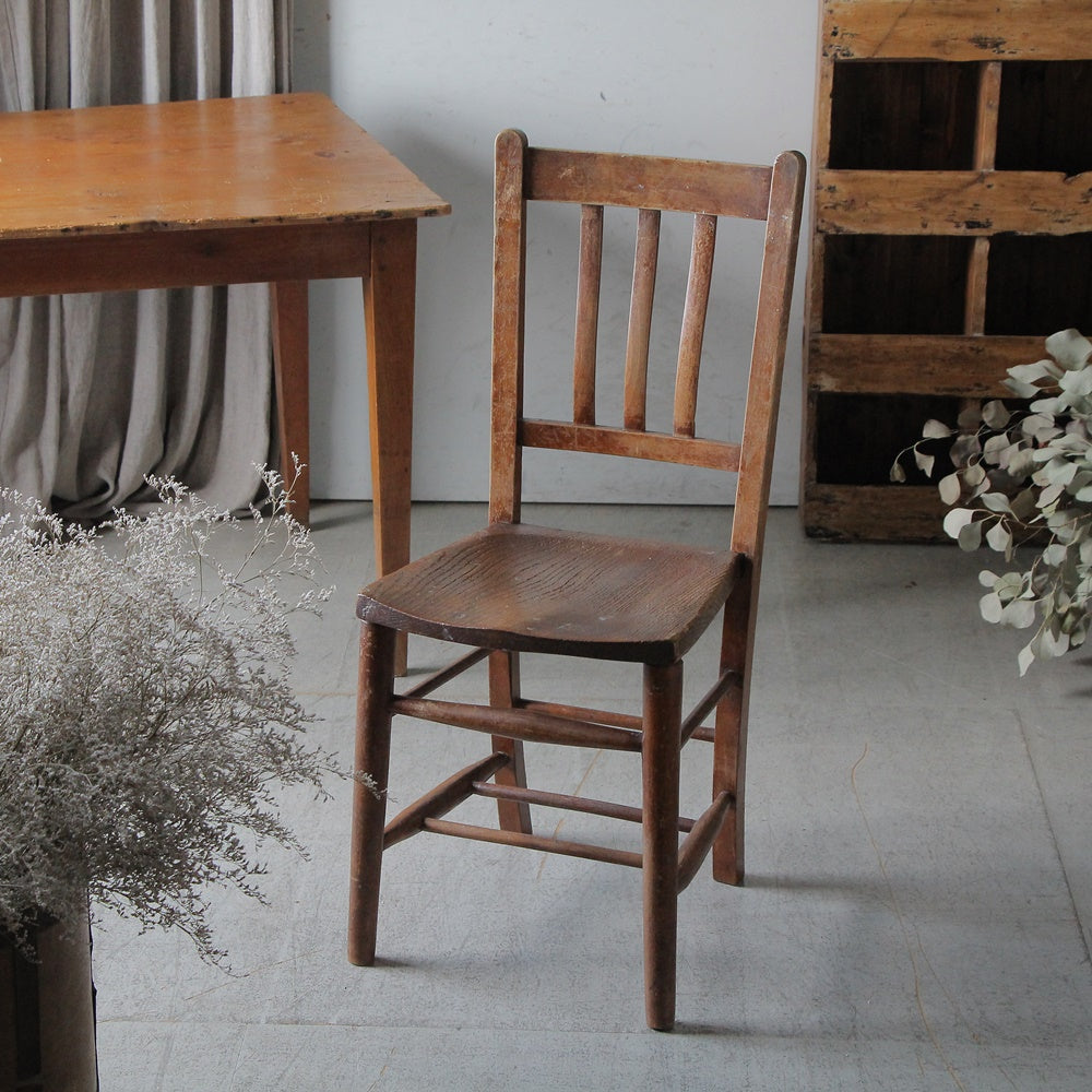 素朴な印象のスクールチェア（椅子） イギリスアンティーク