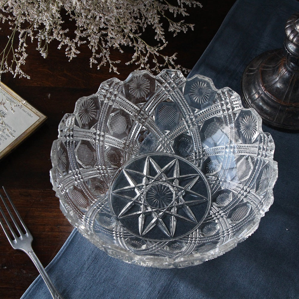 大きめサイズのガラスボウル（直径23cm） イギリスアンティークガラス