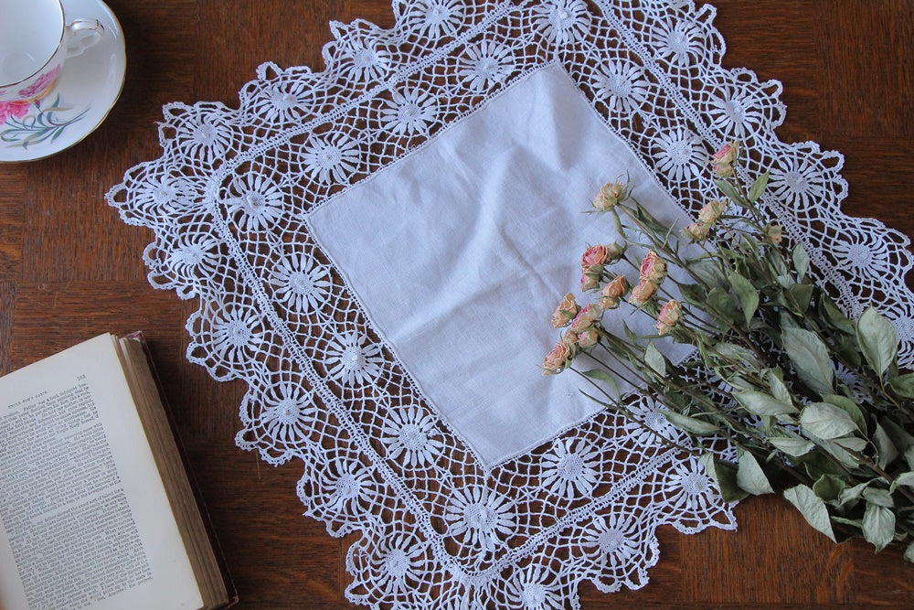 クロッシェレースの四角いクロス（44x44cm） フランスアンティーク
