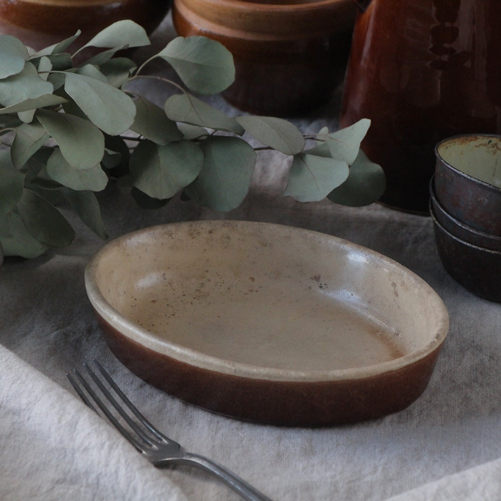 味わい深い雰囲気のオーバルオーブン皿（19.5x14cm） フランス