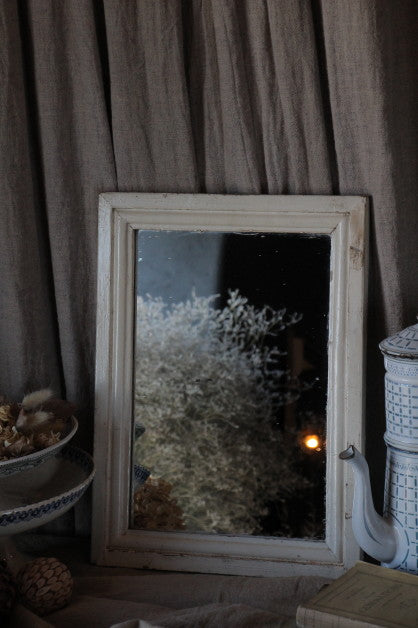 シャビーシックなお部屋作りにぴったりなフランスアンティークミラー