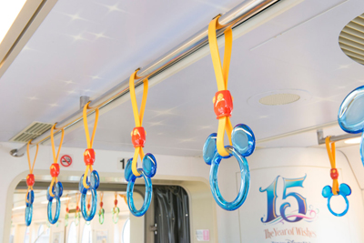 つり革がクリスタル仕様に！」 | ディズニーファン公式ホームページ