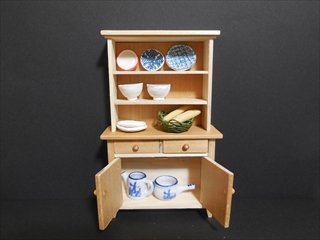 ドールハウス家具 カップボード | ミニチュア世界をつくる