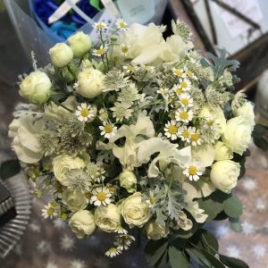 クラッチブーケ | 大阪・北浜の花屋 - 花・ブーケ・会場装花・スタンド