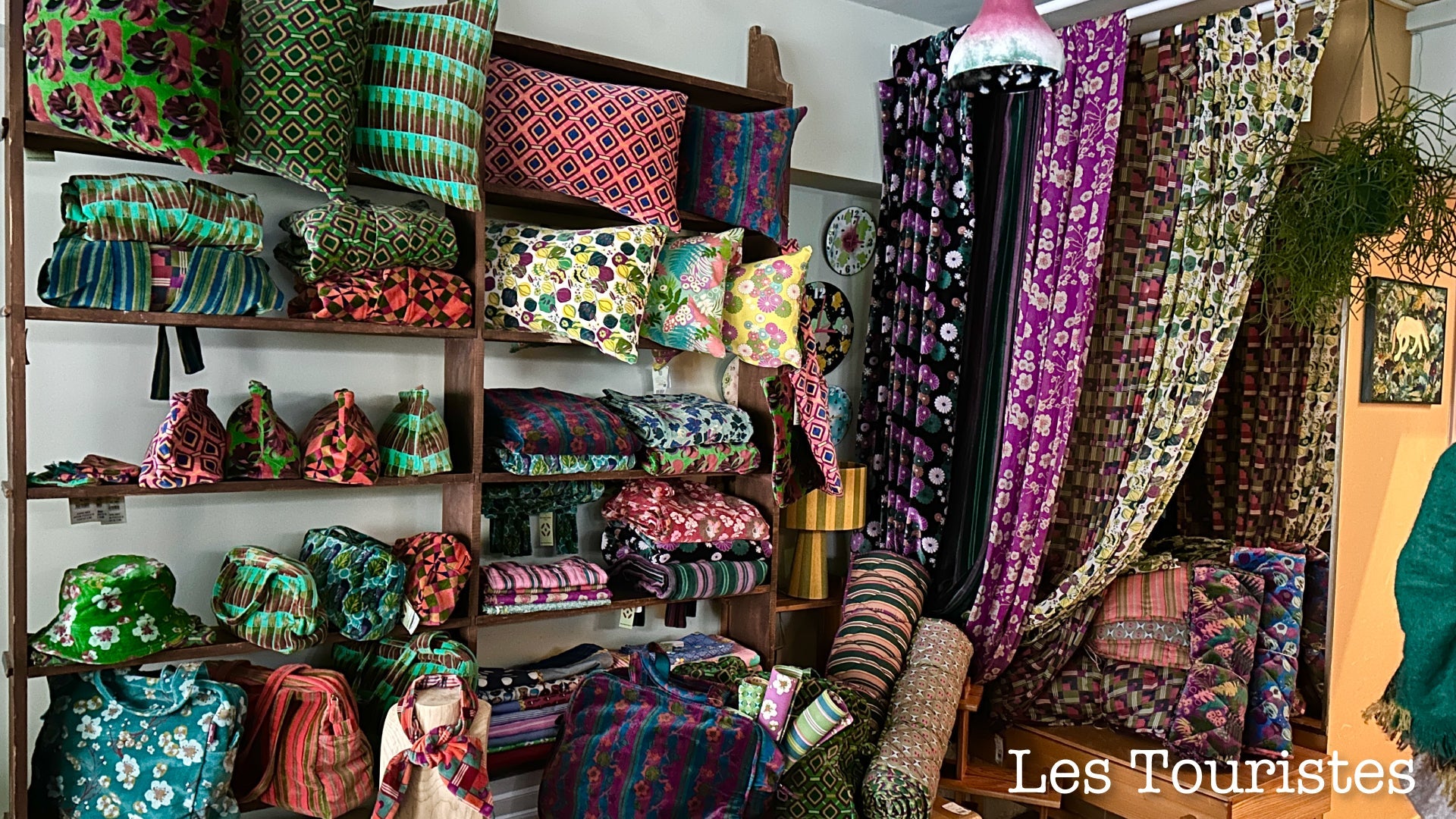 Les Touristes – FEELSEEN