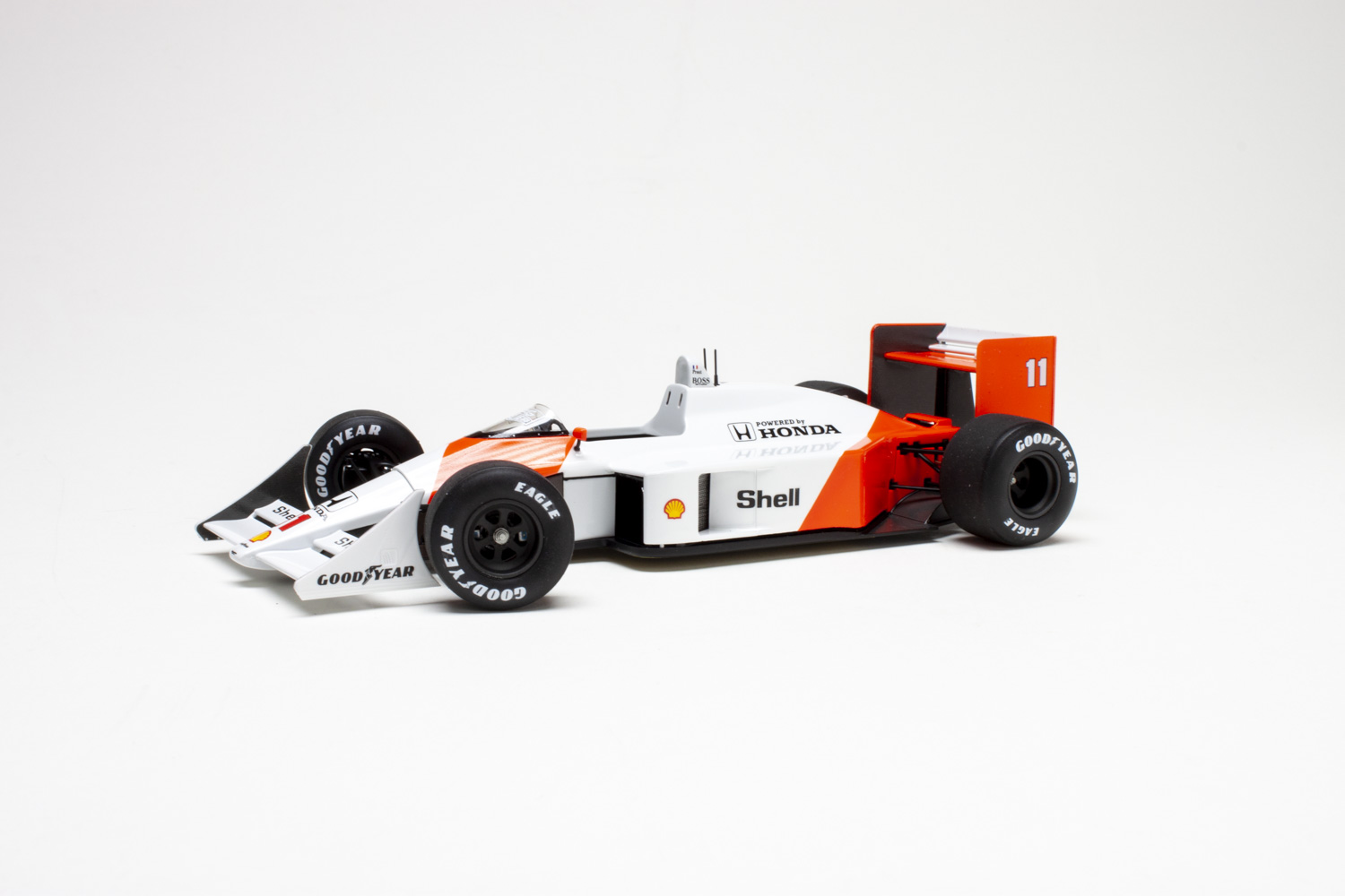 Meng 1/24 scale McLaren MP4/4 1988 plastic model kit review