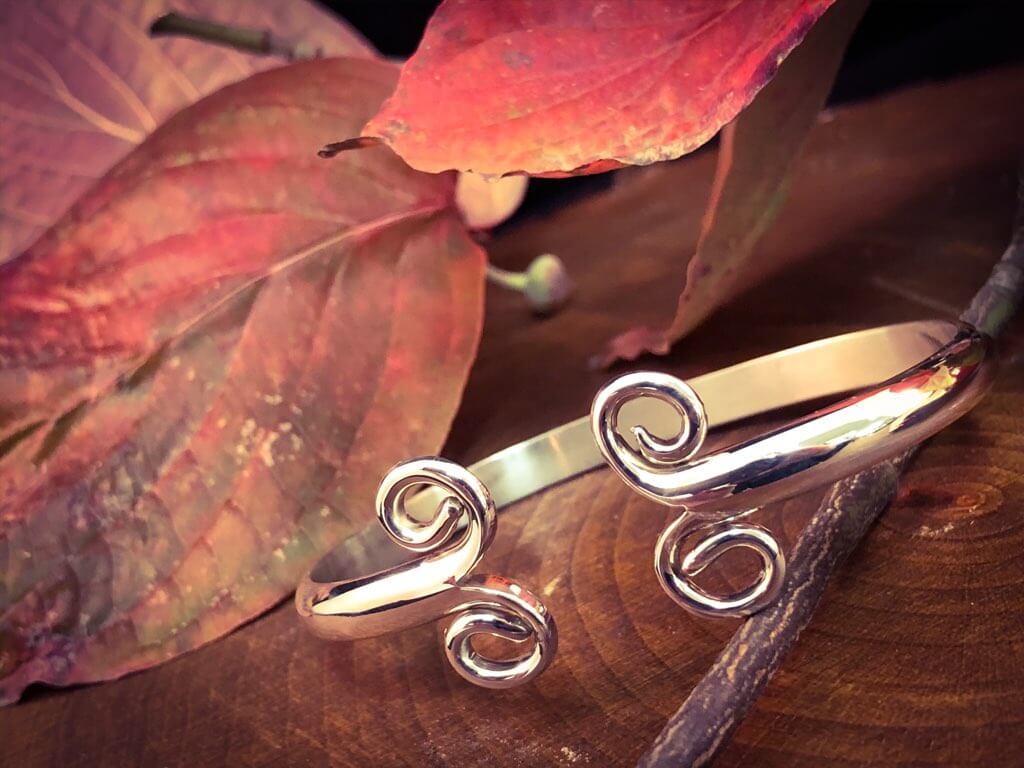 JB50 - Williamsburg Cuff Bracelet – Fleming's Engraving