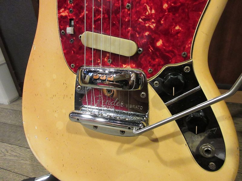 1965 Fender Mustang White - ヴィンテージギター買取り・販売の