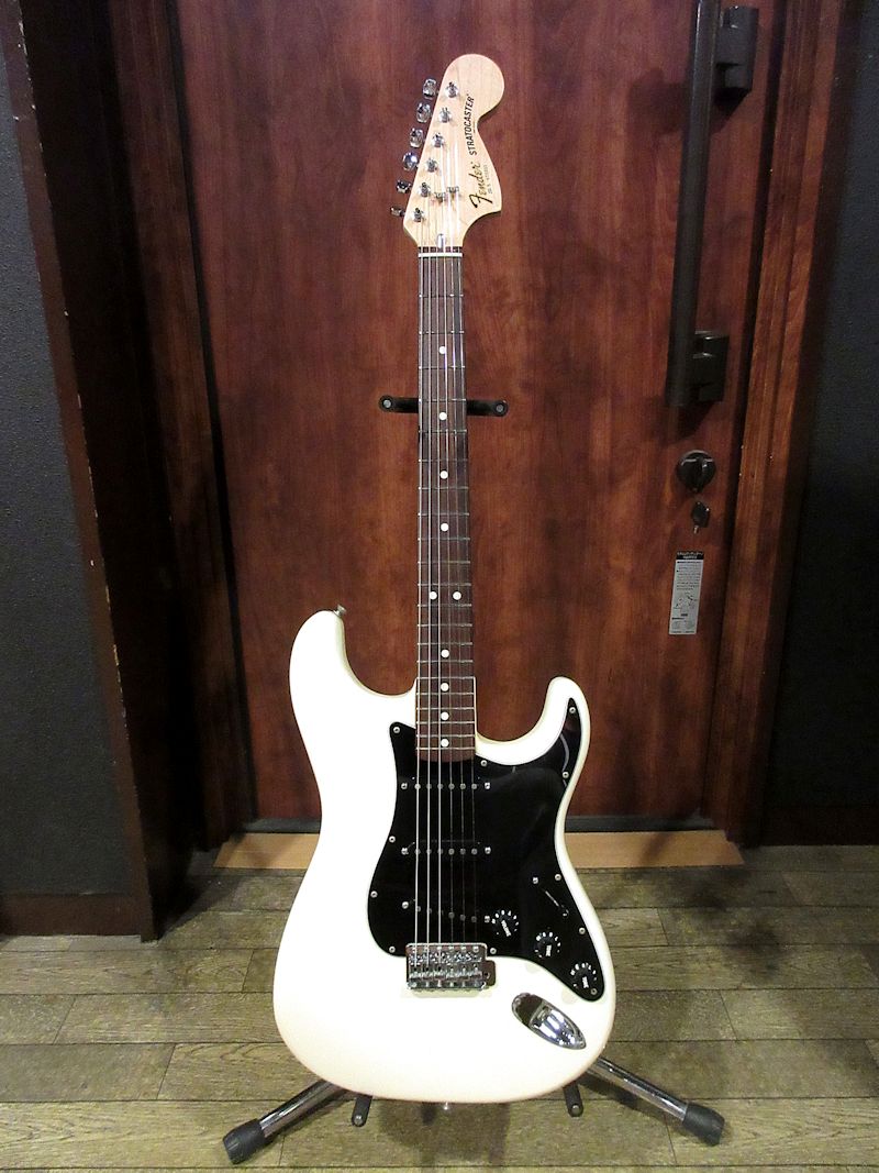 1981 Fender Stratocaster Olympic White/Rose - ヴィンテージギター
