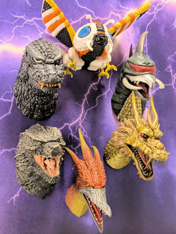 玩栗犬と、一番くじ ゴジラ×コング 新たなる帝国 モンスターヘッド