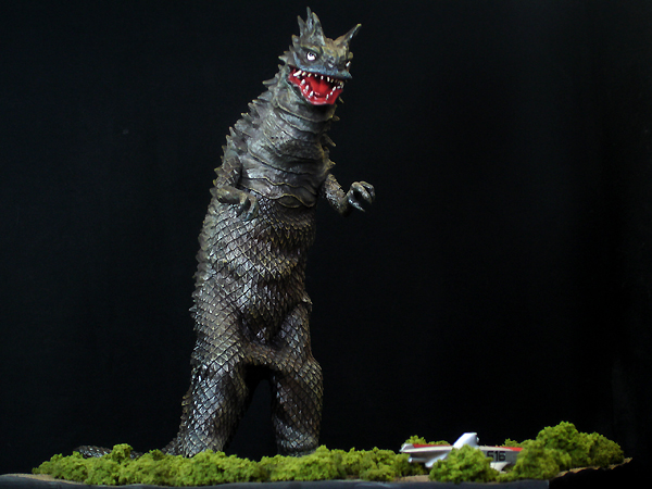 ビリケン商会】 宇宙怪獣ベムラー ジオラマ完成品 竜ヶ森湖