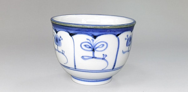 砥部焼 梅山窯・反り湯呑み（ダミなずな）【和食器通販e-tobeyaki.com】